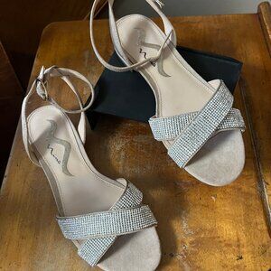 Nina Silver Metallic Sparkle Sandals - Size 5.5 New!